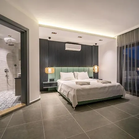 Spacious Centrally Located 4-Bedroom Villa With Sea Views And Pool Heating 别墅