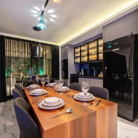 Spacious Centrally Located 4-Bedroom Villa With Sea Views And Pool Heating 别墅 卡斯