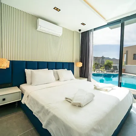 Spacious Centrally Located 4-Bedroom Villa With Sea Views And Pool Heating 卡斯
