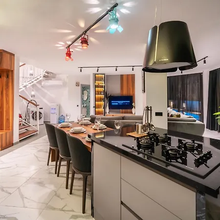 别墅 Spacious Centrally Located 4-Bedroom Villa With Sea Views And Pool Heating 卡斯