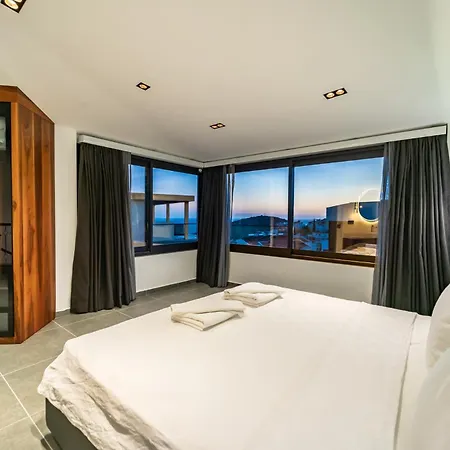 别墅 Spacious Centrally Located 4-Bedroom Villa With Sea Views And Pool Heating 卡斯