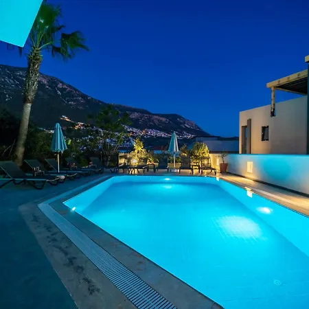 别墅 Spacious Centrally Located 4-Bedroom Villa With Sea Views And Pool Heating 卡斯