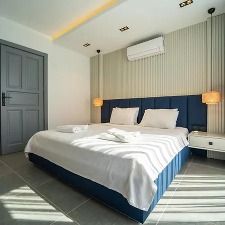 Spacious Centrally Located 4-Bedroom Villa With Sea Views And Pool Heating 别墅 *