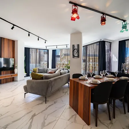 别墅 Spacious Centrally Located 4-Bedroom Villa With Sea Views And Pool Heating 卡斯