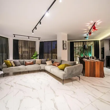 Spacious Centrally Located 4-Bedroom Villa With Sea Views And Pool Heating 别墅 卡斯
