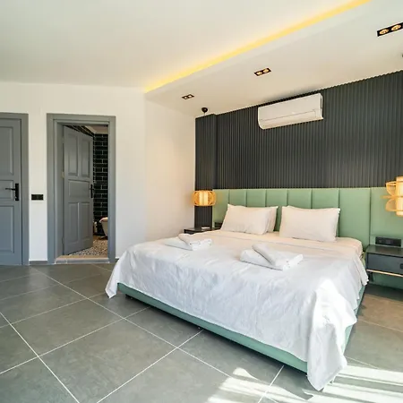 别墅 Spacious Centrally Located 4-Bedroom Villa With Sea Views And Pool Heating *