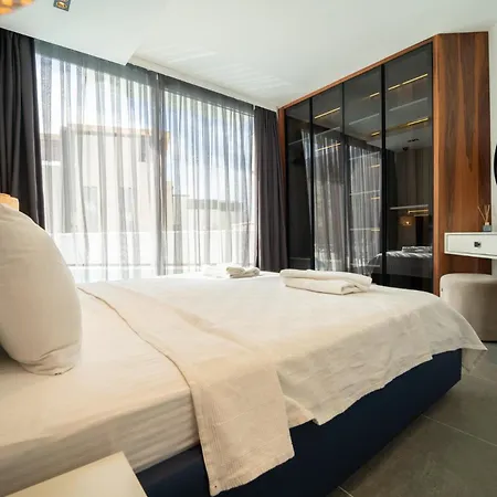 Spacious Centrally Located 4-Bedroom Villa With Sea Views And Pool Heating * 卡斯