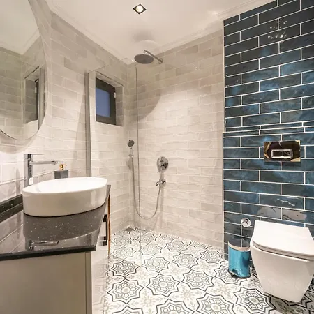 Spacious & Private 4-bedroom With Sea Views, Centrally Located * Kaş