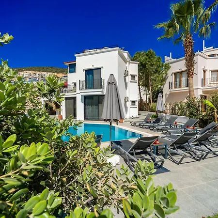 Vila Spacious & Private 4-bedroom With Sea Views, Centrally Located *