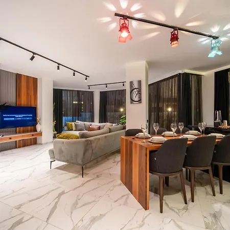 Vila Spacious & Private 4-bedroom With Sea Views, Centrally Located