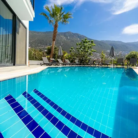 Villa Spacious Centrally Located 4-Bedroom Villa With Sea Views And Pool Heating