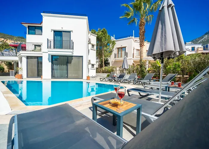 Villa Spacious & Private 4-bedroom With Sea Views, Centrally Located Kas