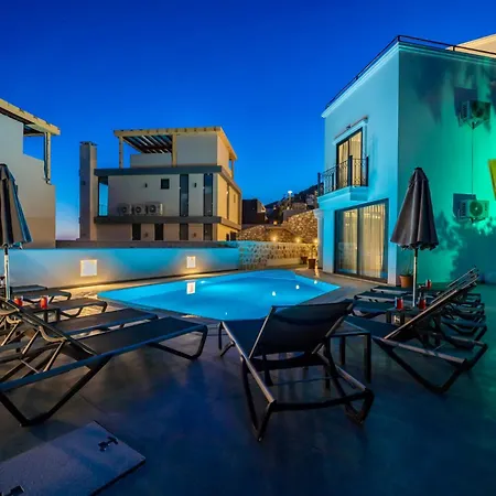 Spacious Centrally Located 4-Bedroom Villa With Sea Views And Pool Heating Villa *