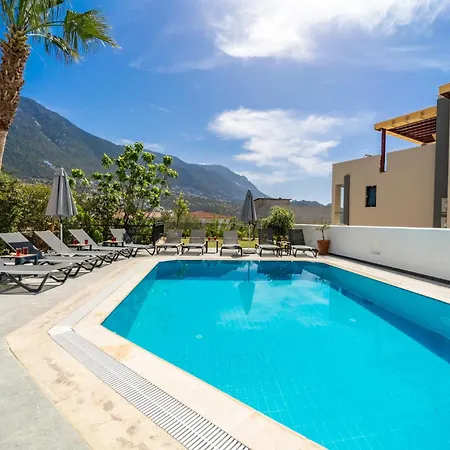 Spacious Centrally Located 4-Bedroom Villa With Sea Views And Pool Heating Villa Kaş