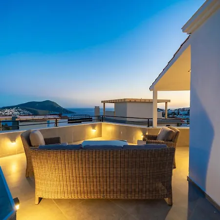 Spacious Centrally Located 4-Bedroom Villa With Sea Views And Pool Heating * Kaş