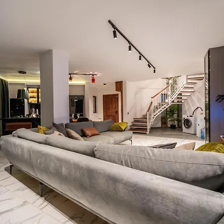 Spacious Centrally Located 4-Bedroom Villa With Sea Views And Pool Heating Kaş