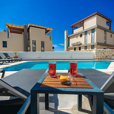 Spacious Centrally Located 4-Bedroom Villa With Sea Views And Pool Heating Villa