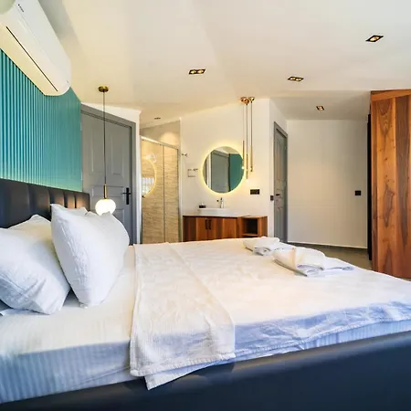 Spacious & Private 4-bedroom With Sea Views, Centrally Located * Kaș